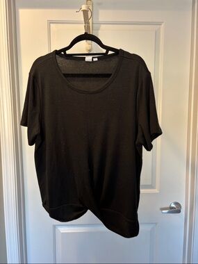 GAP Black Short-Sleeve Twist-Hem Tee